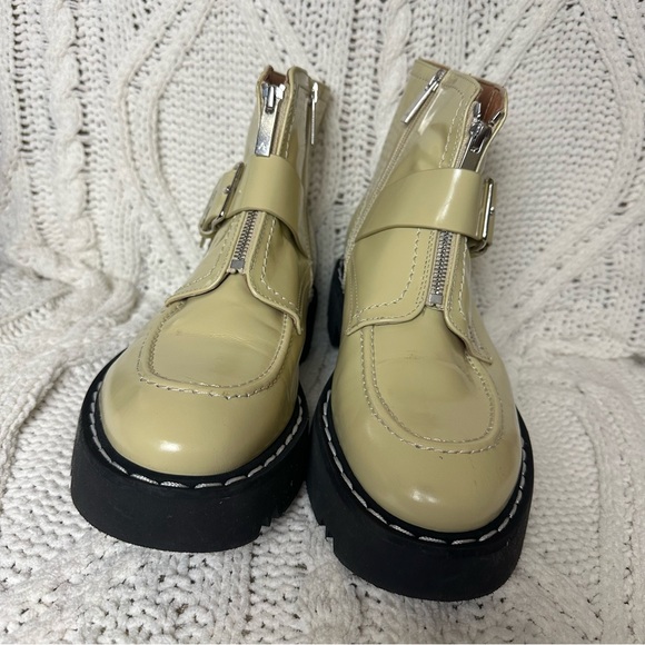 Aquatalia Helina Lug Sole Ankle Boot Size 10 1/2 - Picture 2 of 7